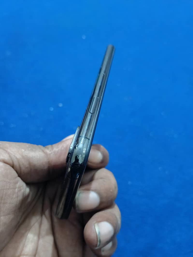 Apple iPhone XS 4