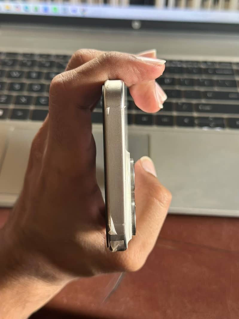 Apple iPhone 15 Pro Max JV 7