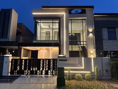 10 MARLA ONE OF MOST LUXURIOUS HOUSE FOR RENT IN DHA AT PRIME LOCATION
