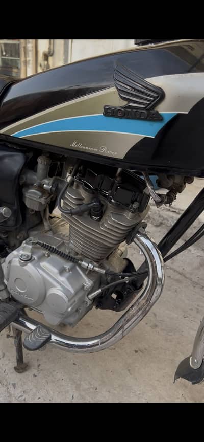 Bike for sale serious buyer rabta karain moka pe kaam ho jaye ga