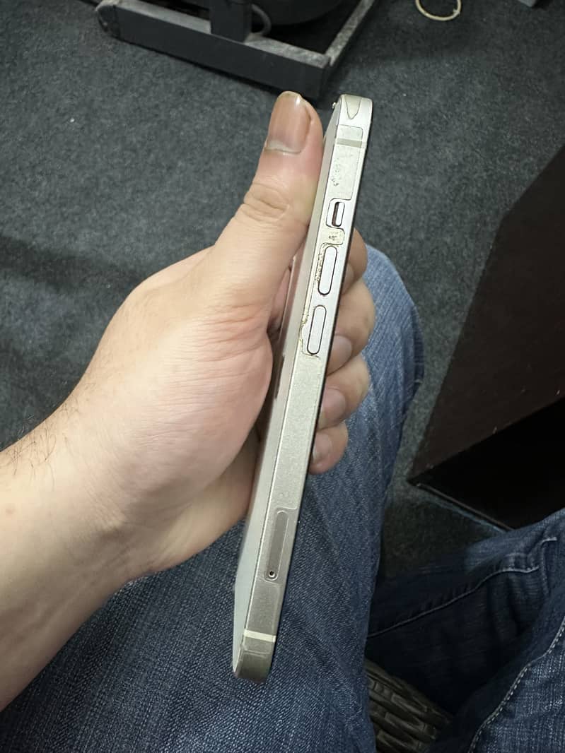 Apple iPhone 13 2