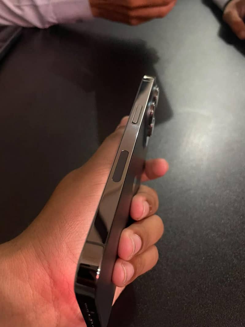 Apple iPhone 13 Pro 2