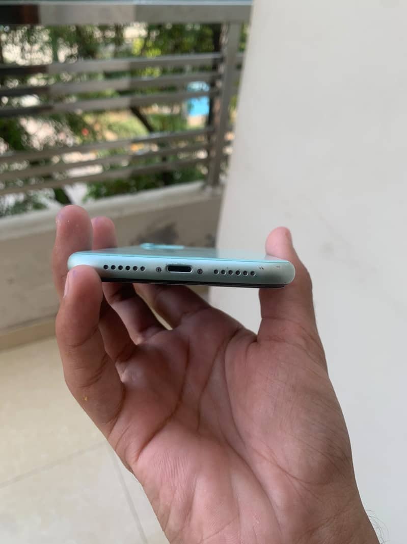 Apple iPhone 11 7