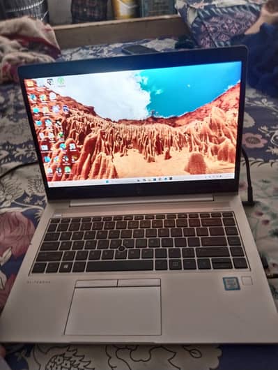 HP elite book 840 g5  8gen 16gb ram 500gb storage touch display window