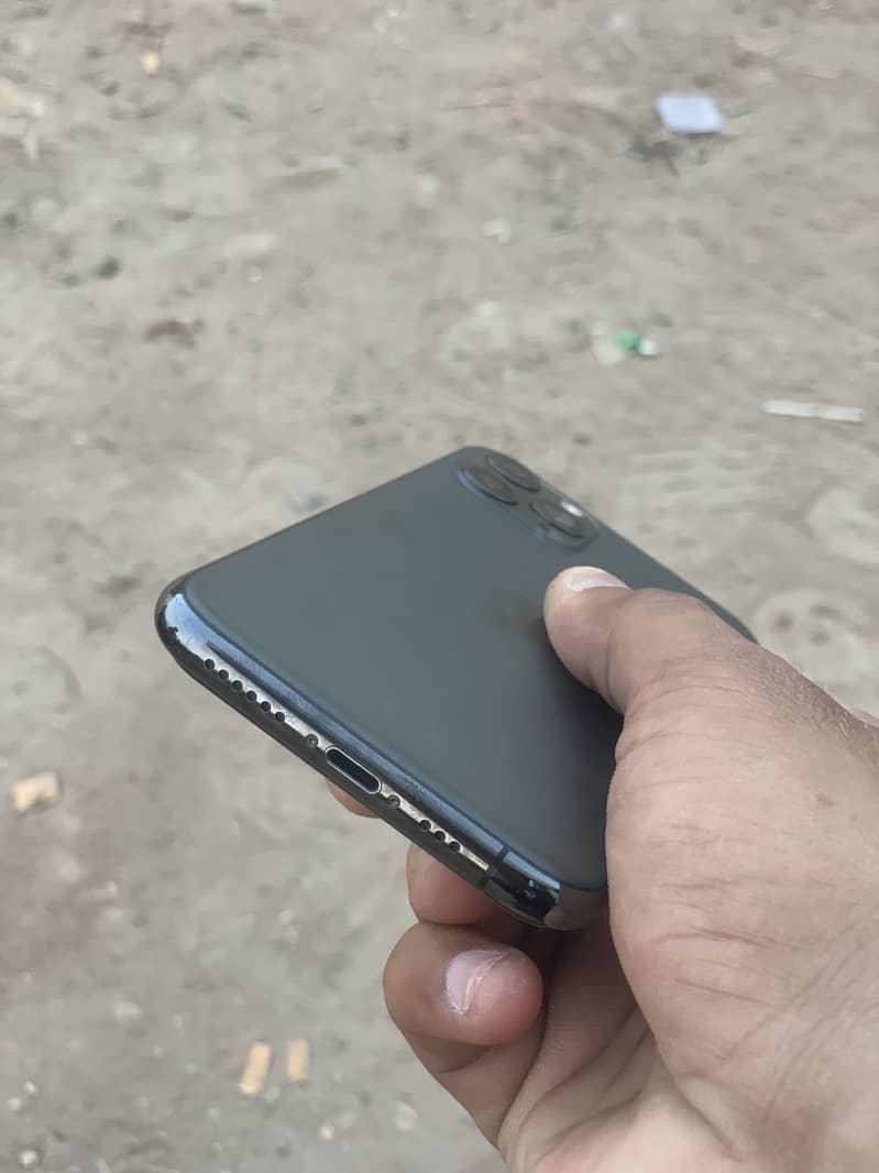 Apple iPhone 11 Pro 1