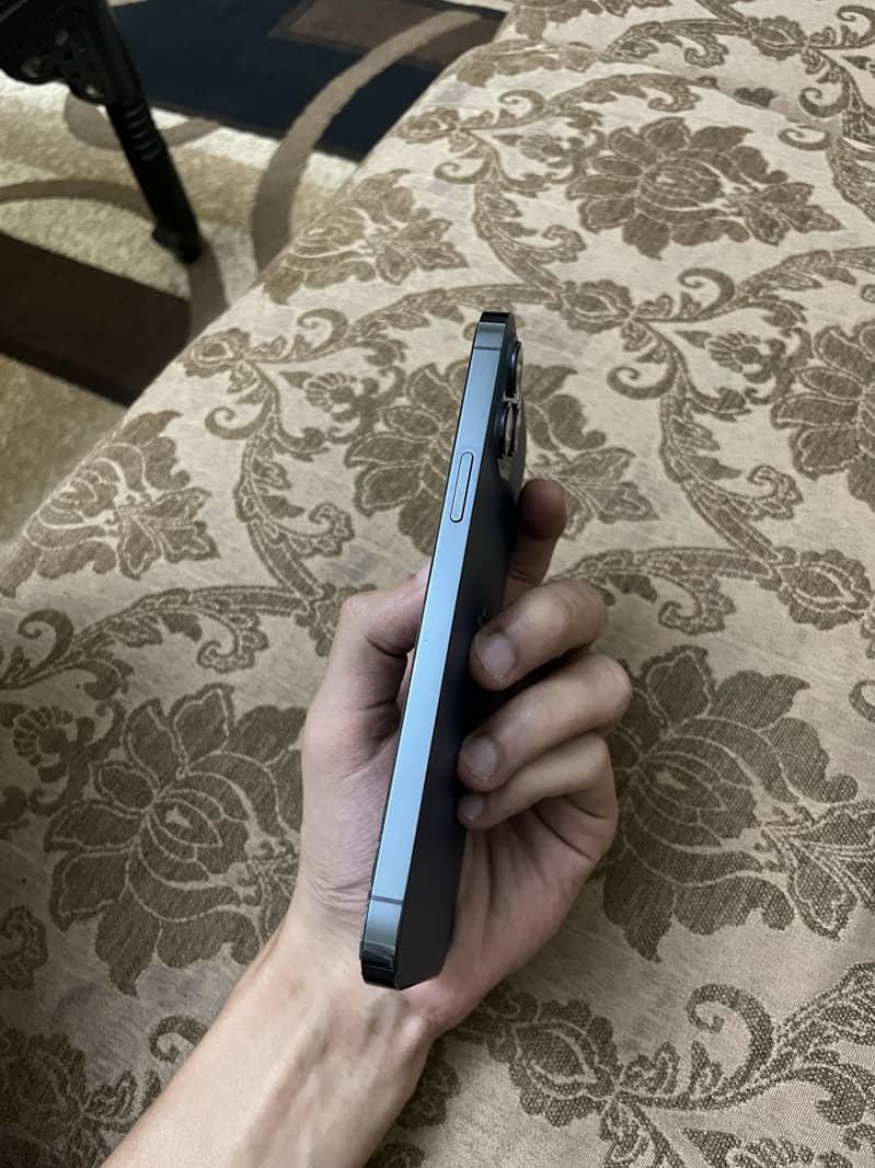 Apple iPhone 12 Pro Max 4