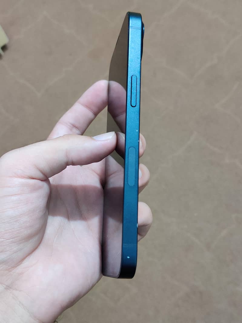 Apple iPhone 13 5
