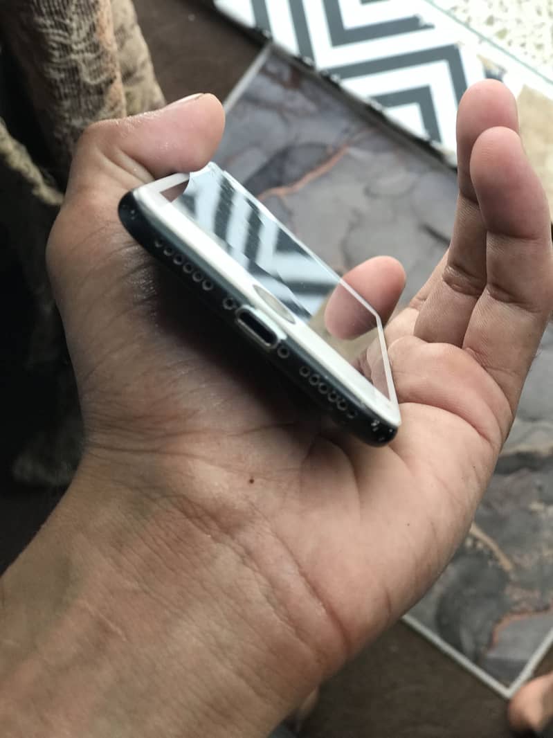 Apple iPhone 7 1