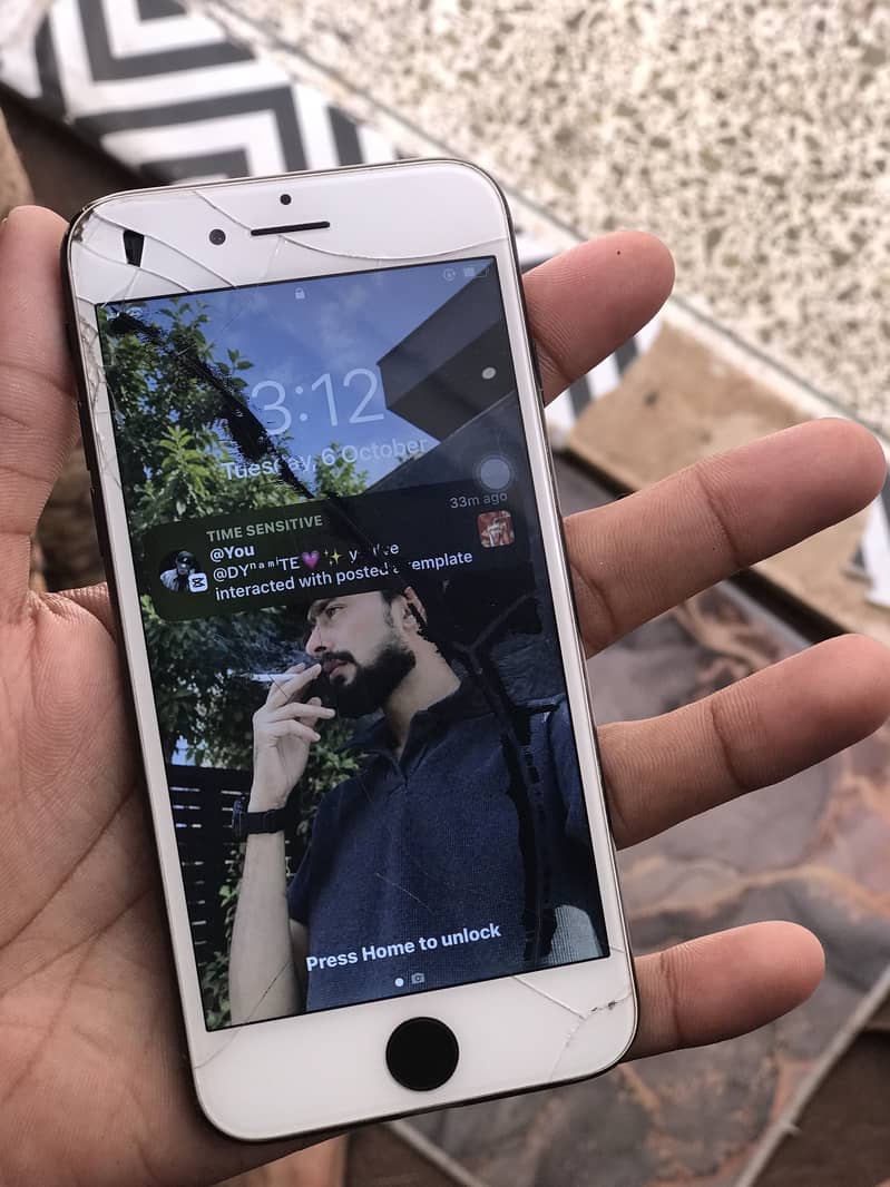 Apple iPhone 7 2