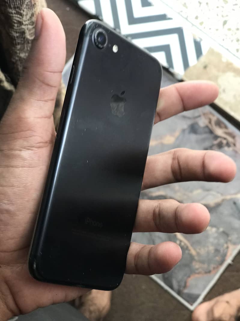 Apple iPhone 7 3