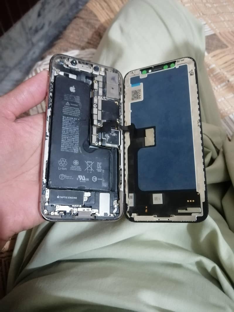 Apple iPhone XS 4