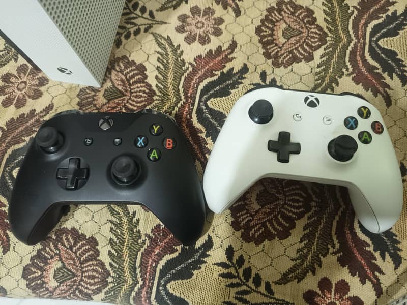 Xbox one s 3