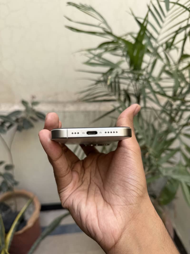 Apple iPhone 15 Pro jv 1