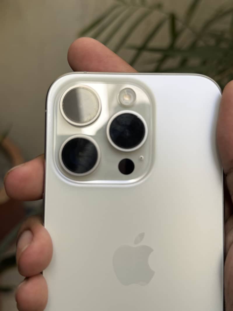 Apple iPhone 15 Pro jv 3
