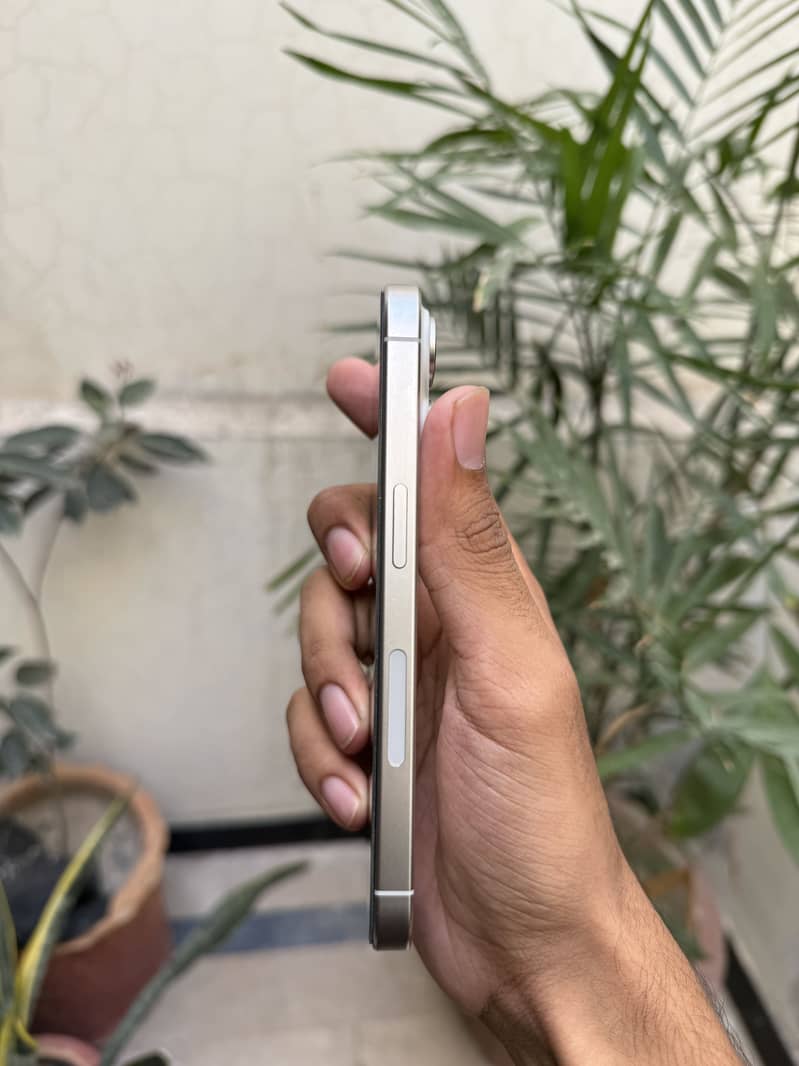 Apple iPhone 15 Pro jv 4