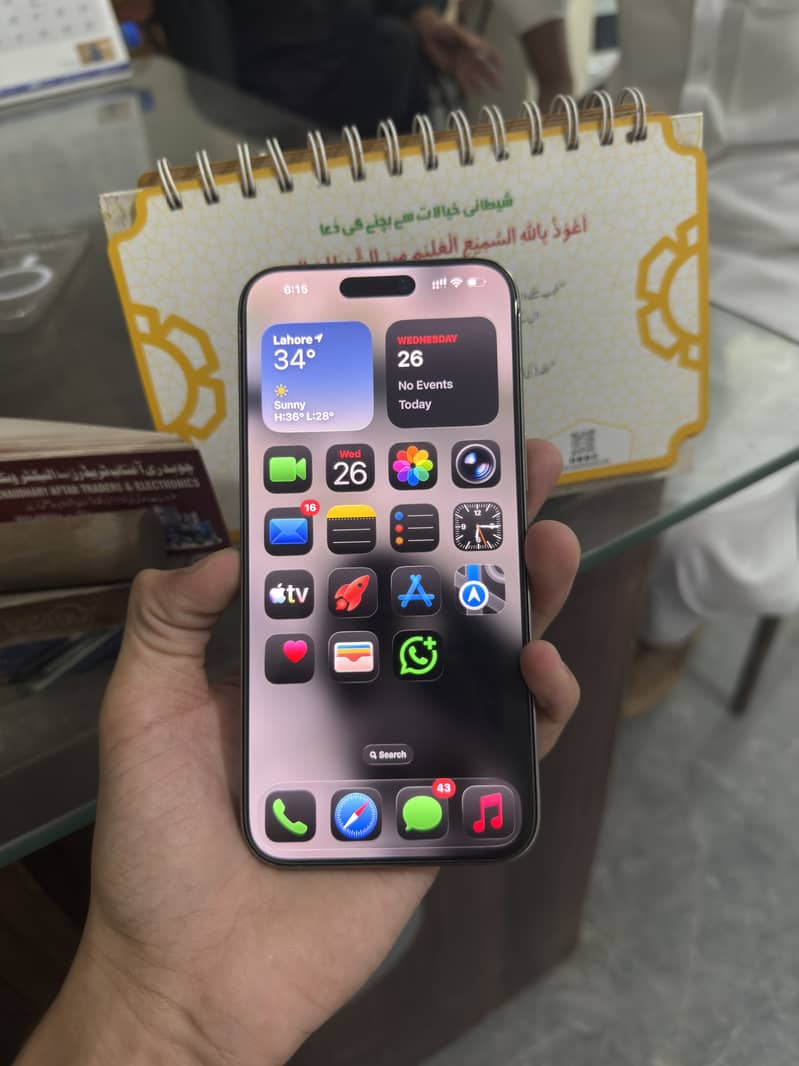 iPhone 15 Pro Max 8