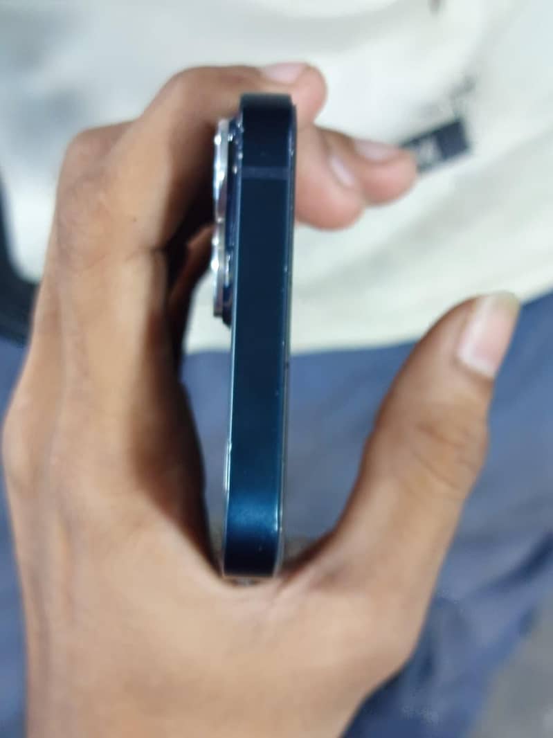 Apple iPhone 13 2