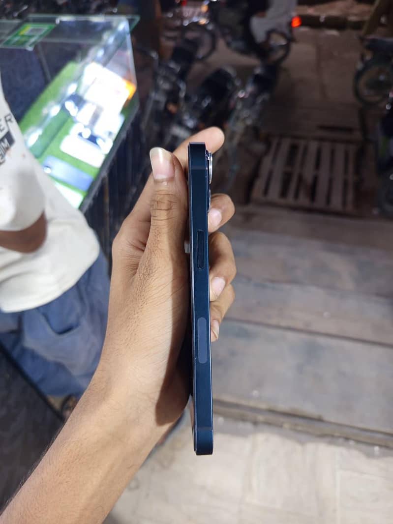 Apple iPhone 13 3