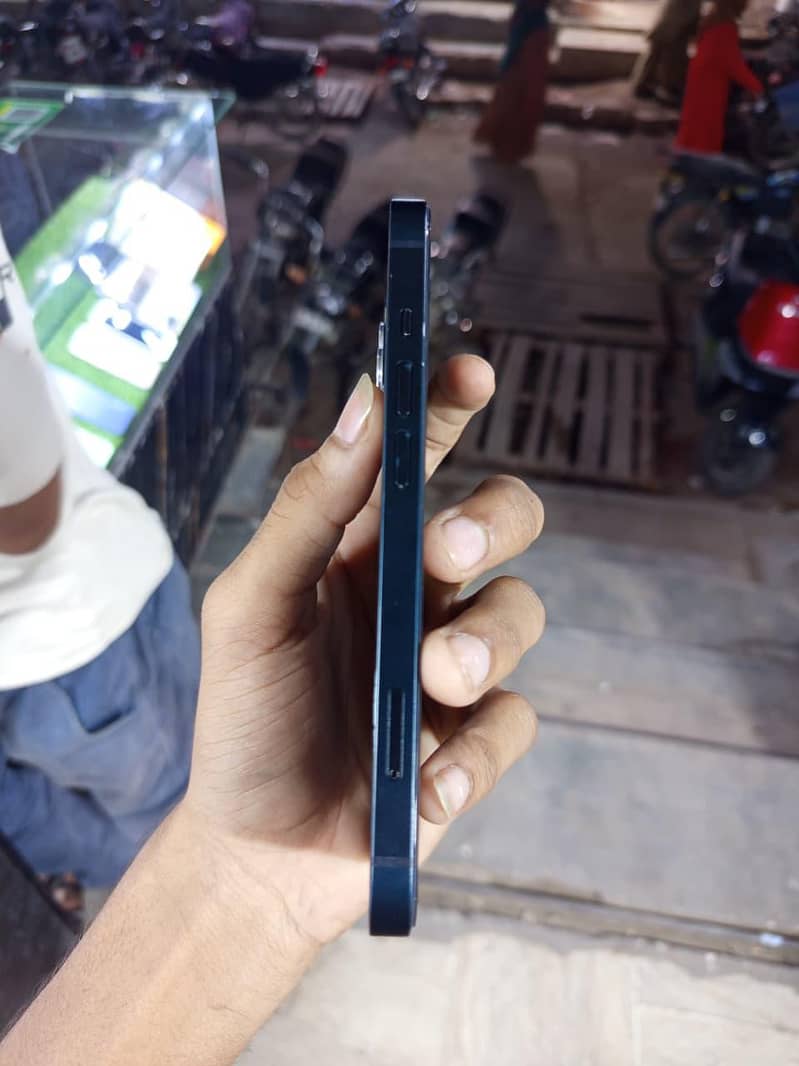 Apple iPhone 13 5