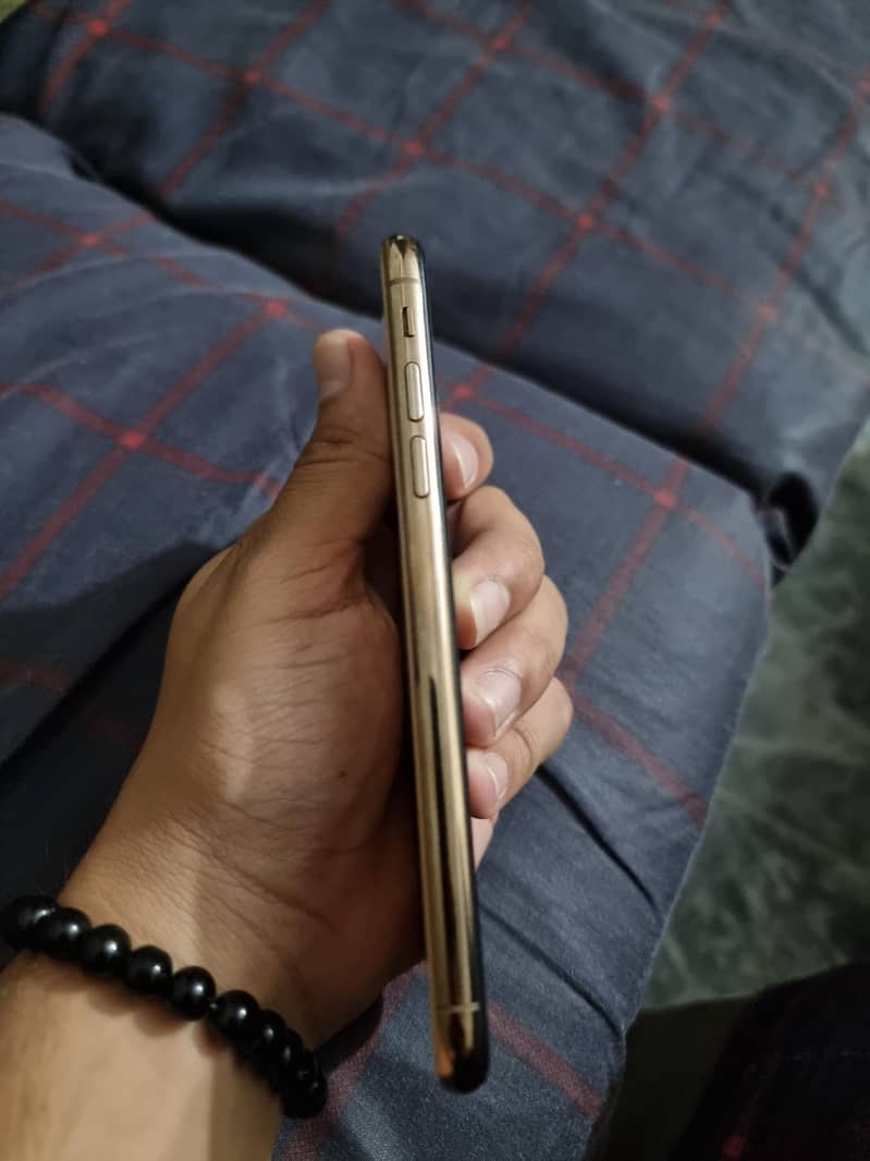 Apple iPhone XS 3