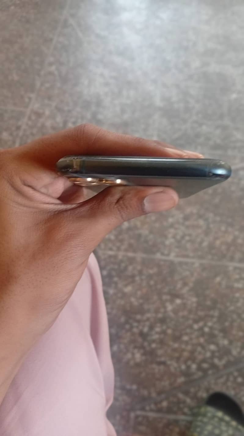 Apple iPhone 11 Pro Max 3