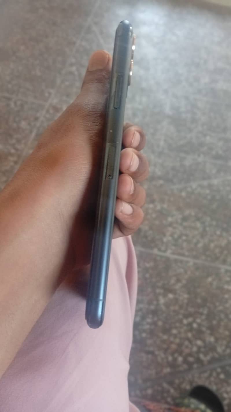 Apple iPhone 11 Pro Max 4