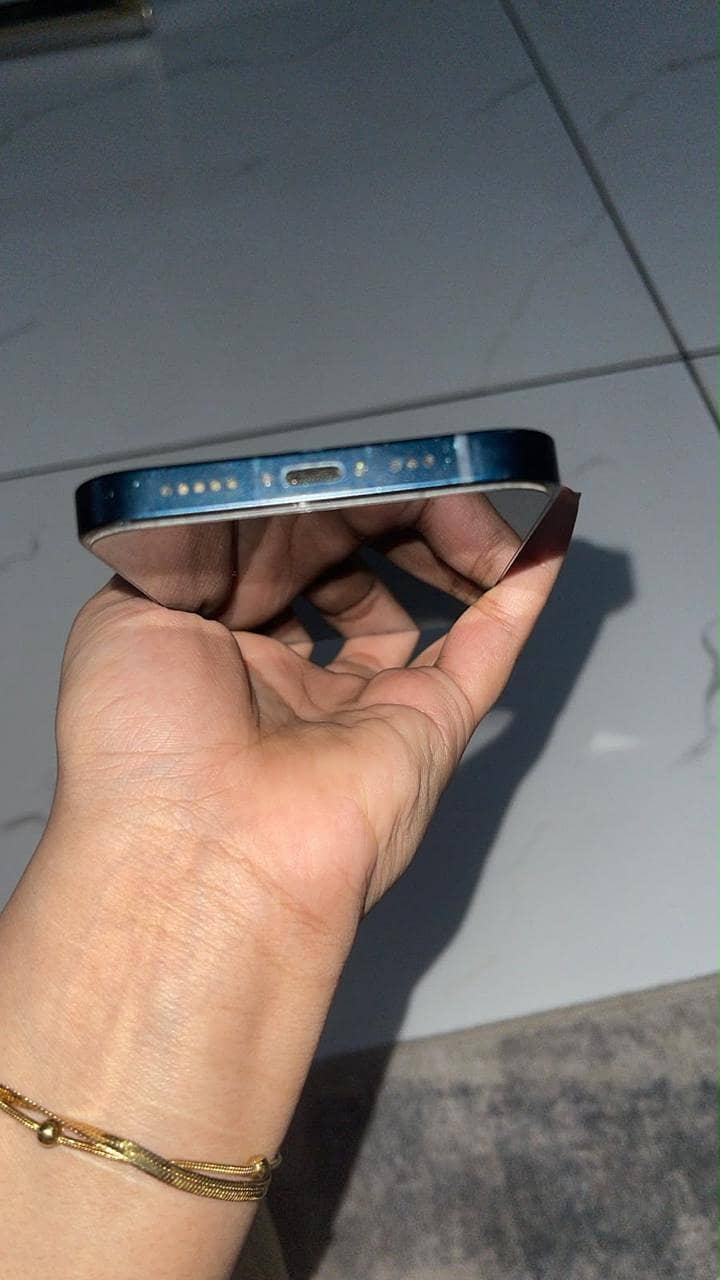 Apple iPhone 13 2