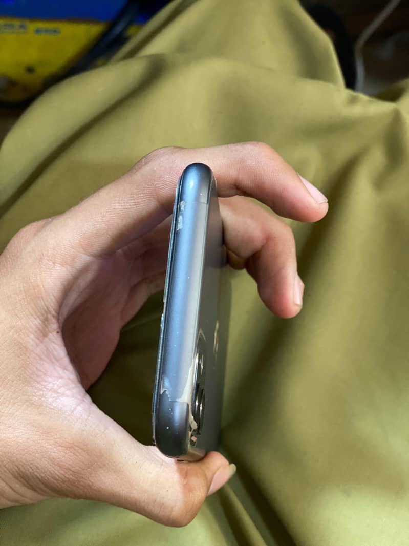 Apple iPhone 11 3