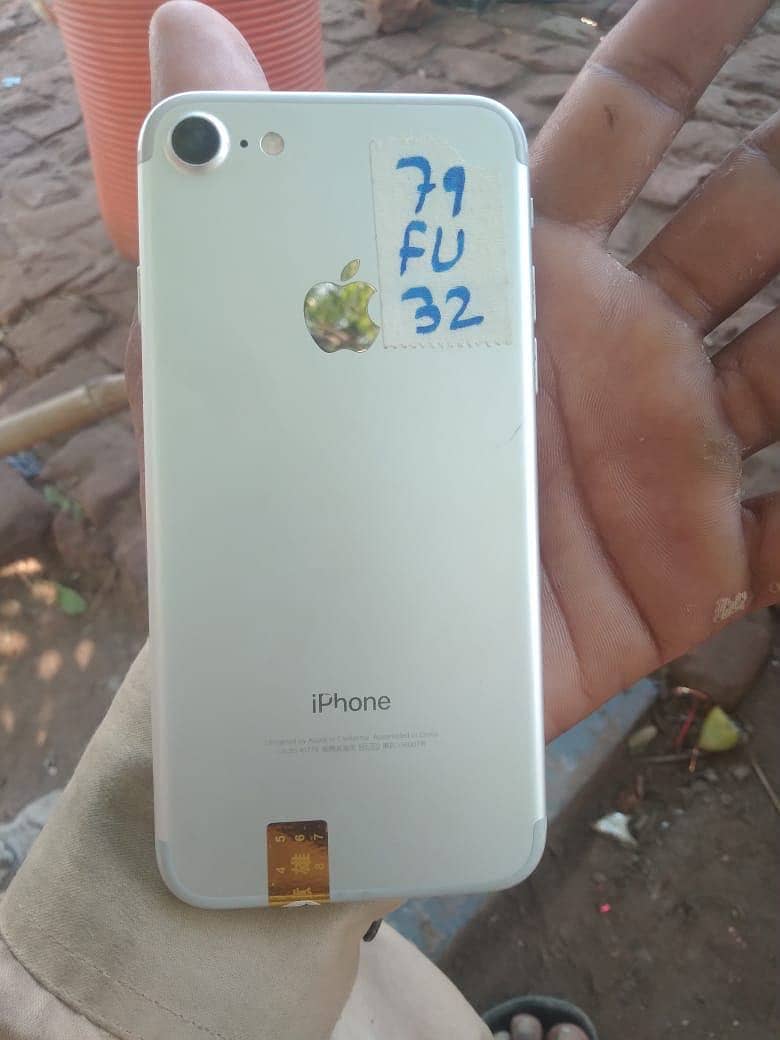 Apple iPhone 7 1