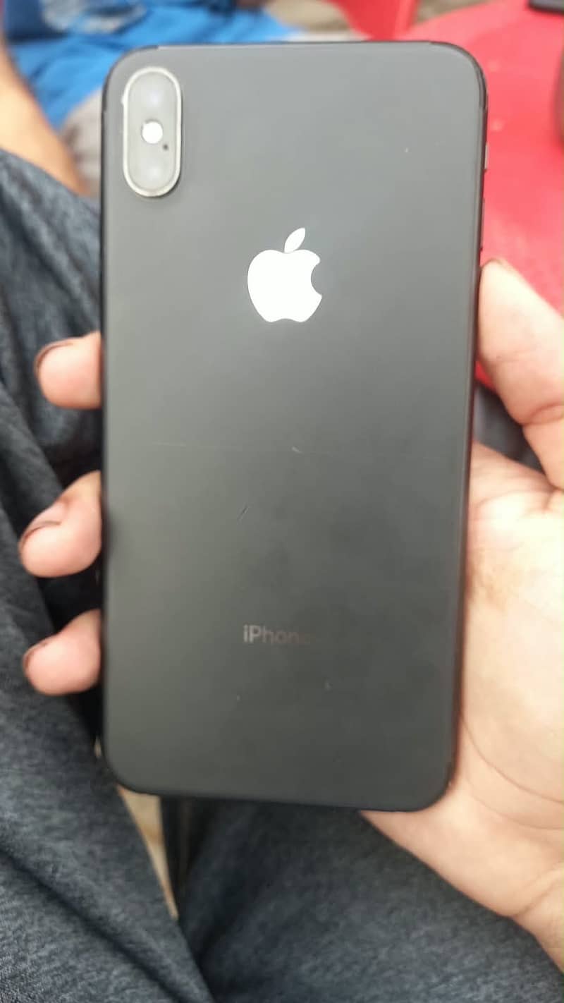 Apple iPhone XS Max 1
