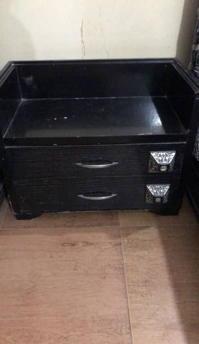 1 bed 2 sidetable 1 dressing table