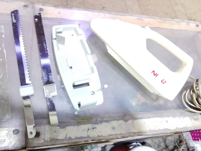 Electric Knife 1