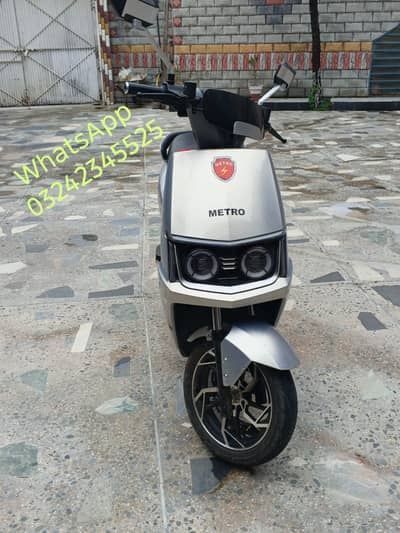 Metro M6 electric Scooty model 2025 for sale