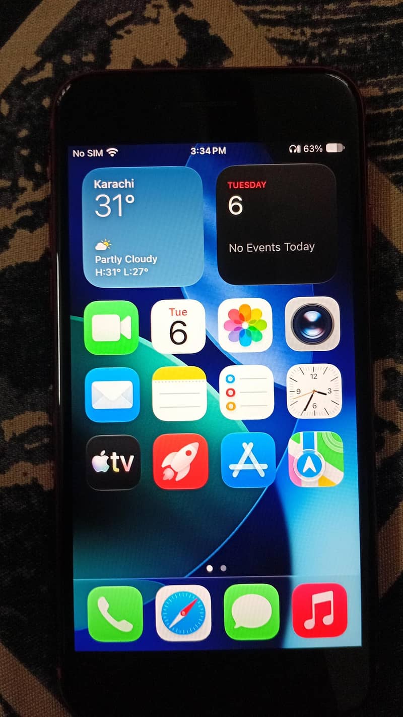 Apple iPhone SE 3rd generation (2022) 2