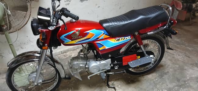 honda 70cd red color