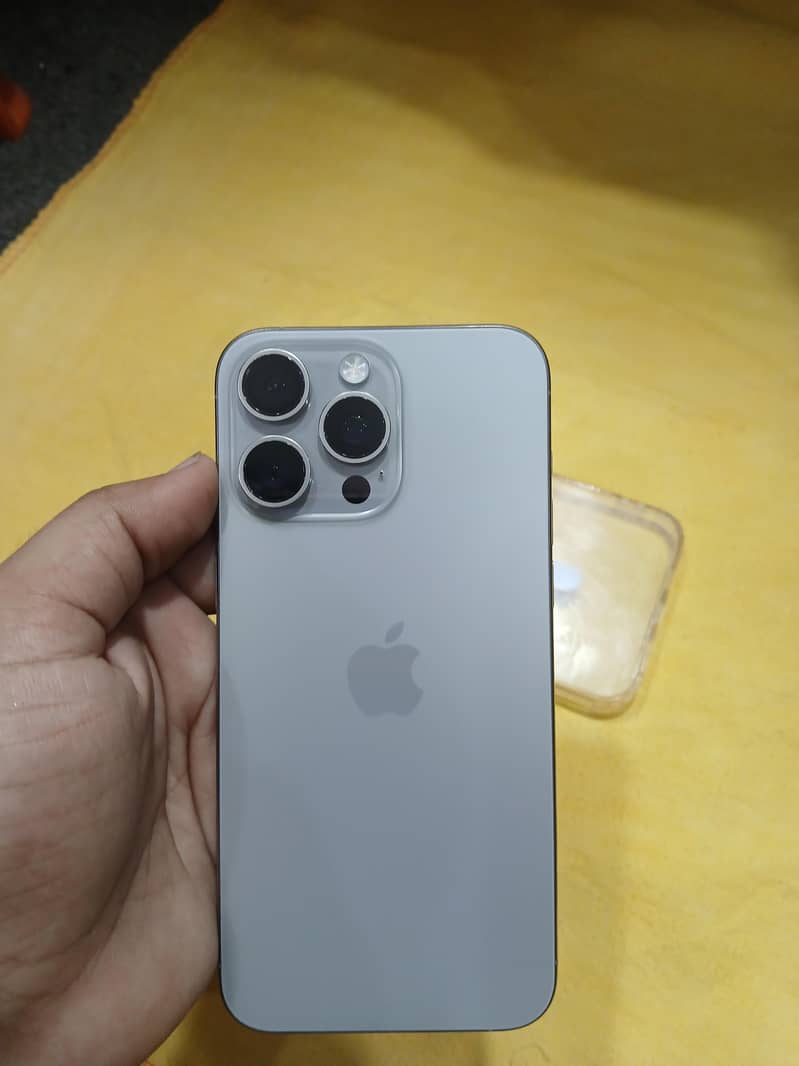 Apple iPhone 15 Pro Max 0