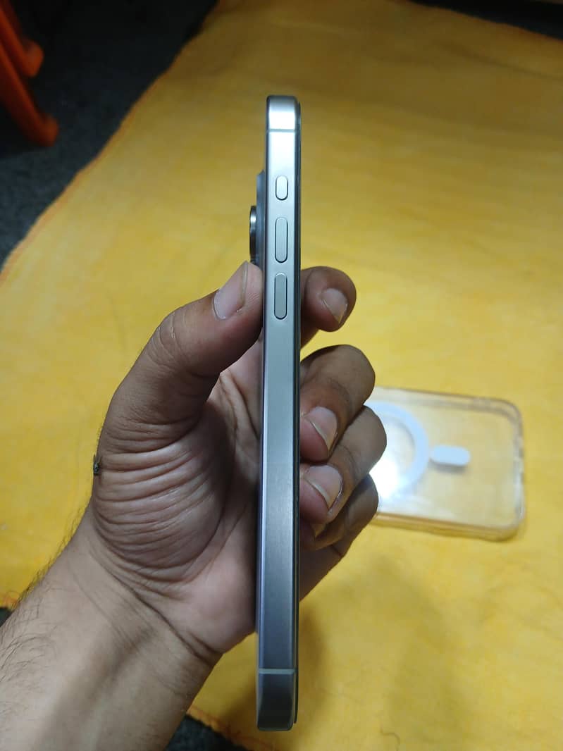 Apple iPhone 15 Pro Max 3