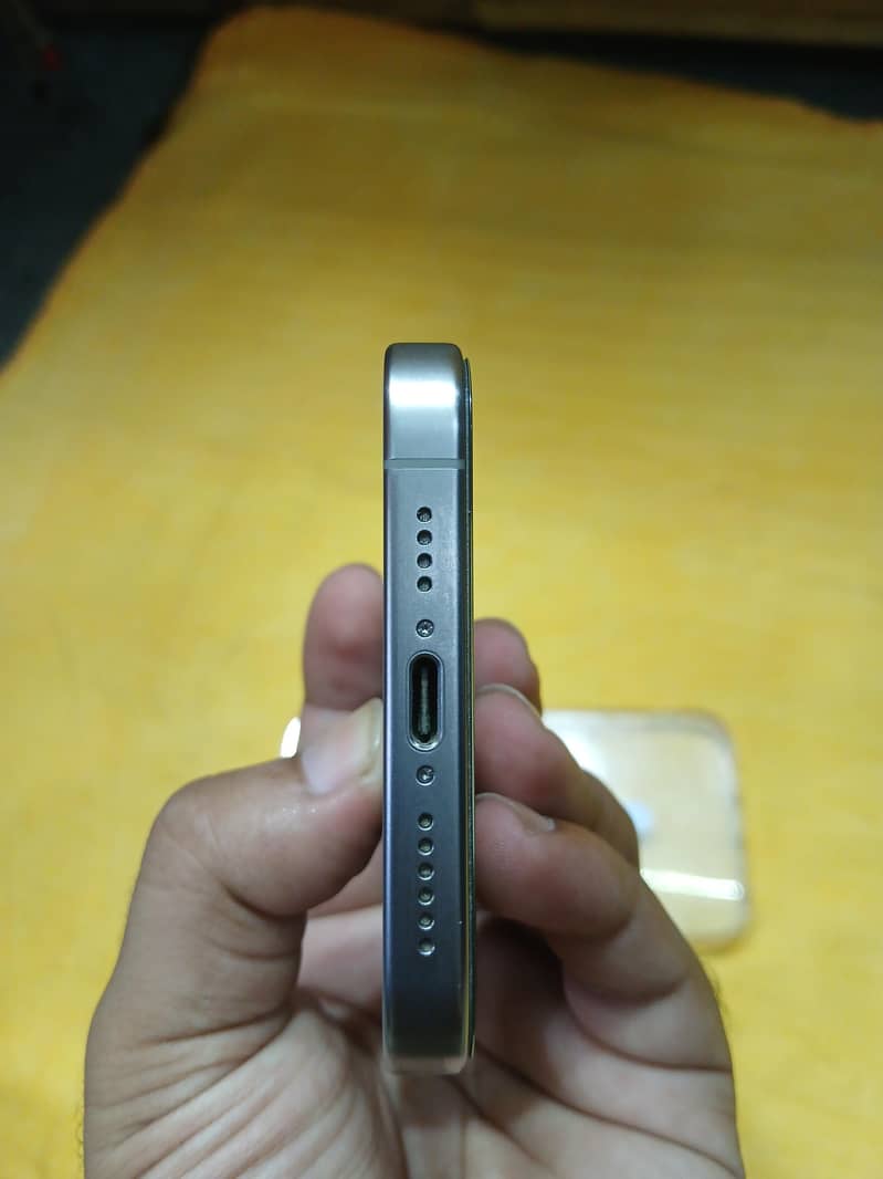 Apple iPhone 15 Pro Max 4