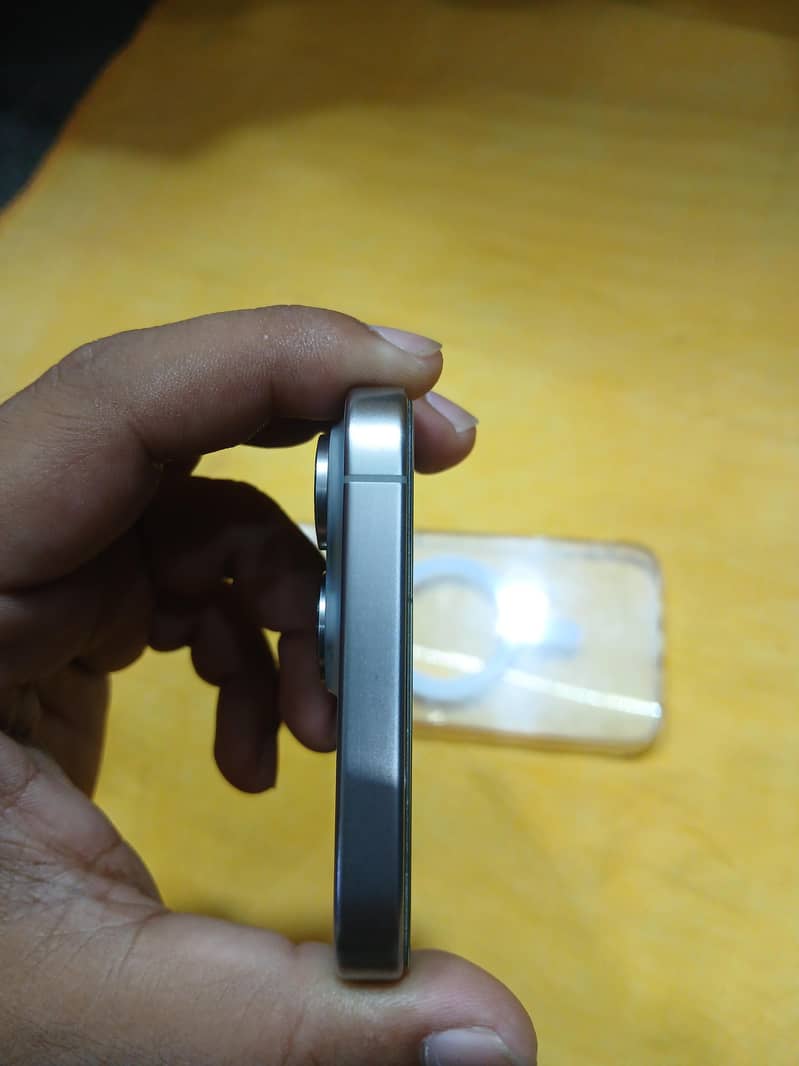 Apple iPhone 15 Pro Max 5