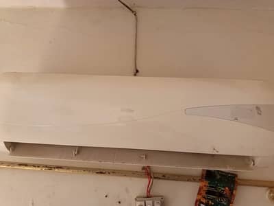 Hair Ac 3 sal use gas leak hen Baki ok compressor ok