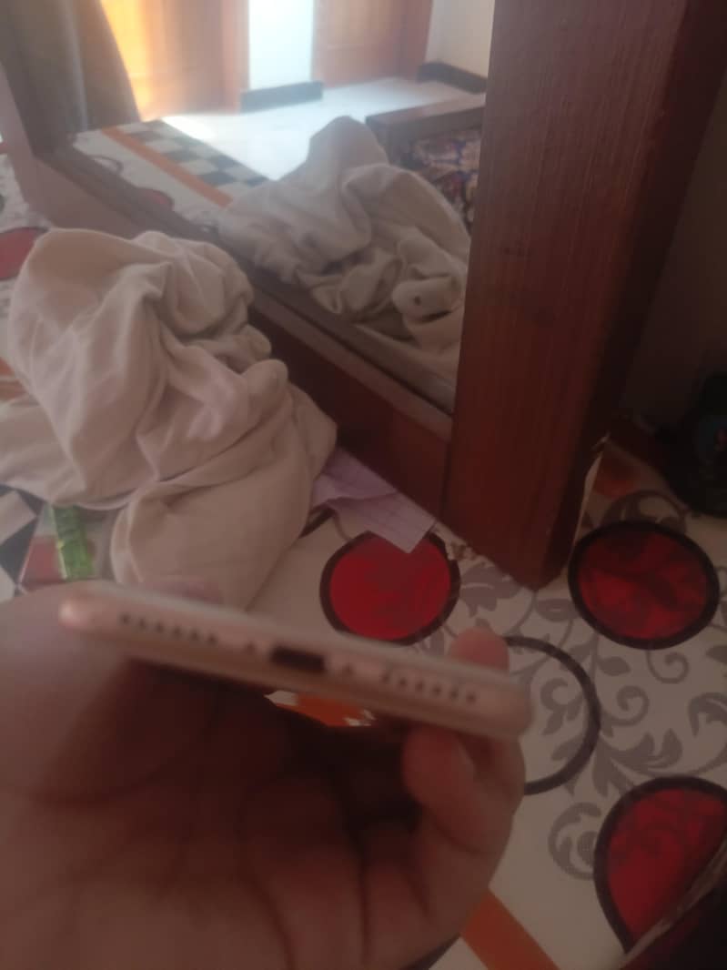 Apple iPhone 8 3