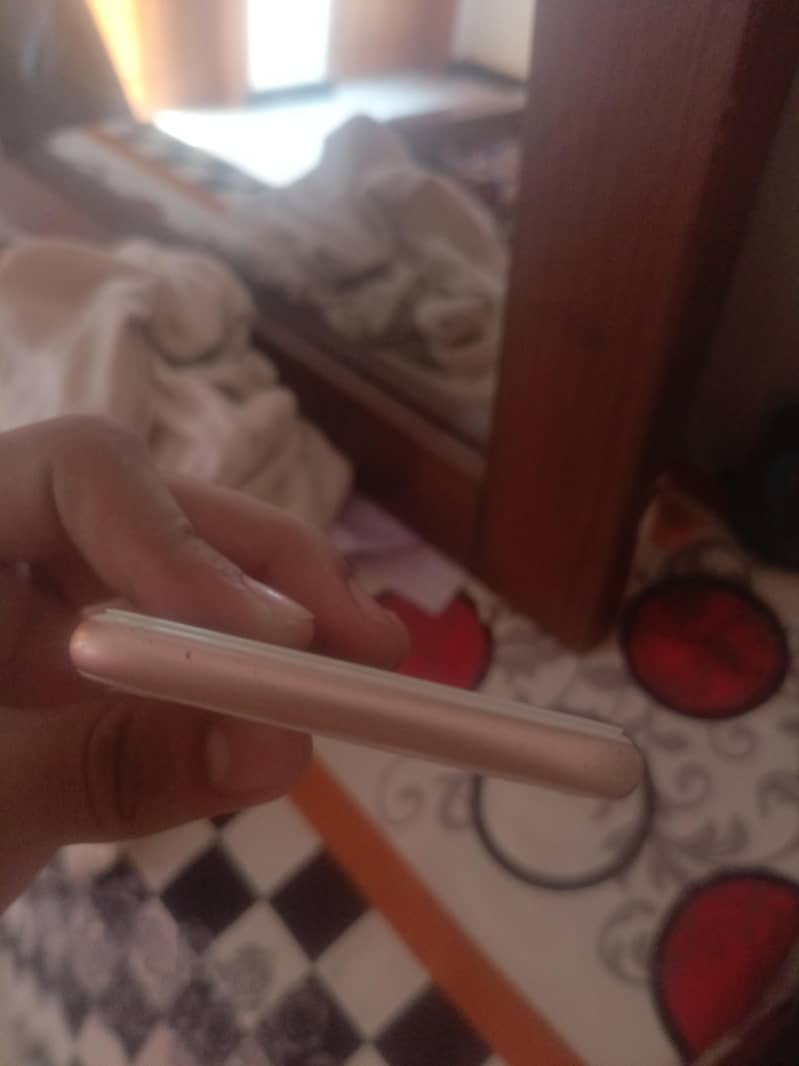 Apple iPhone 8 4