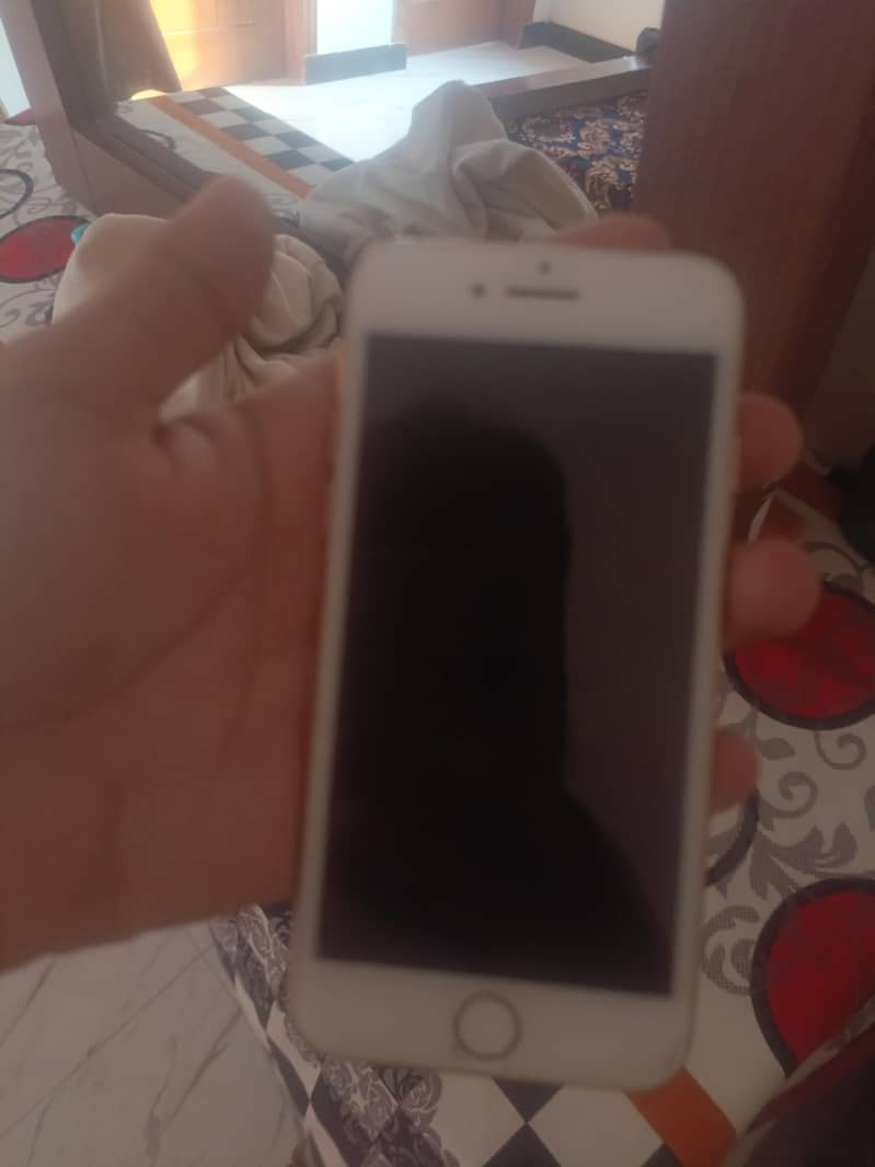 Apple iPhone 8 6