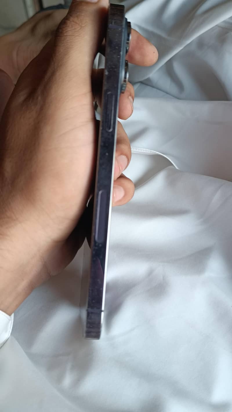 Apple iPhone 14 Pro Max 4