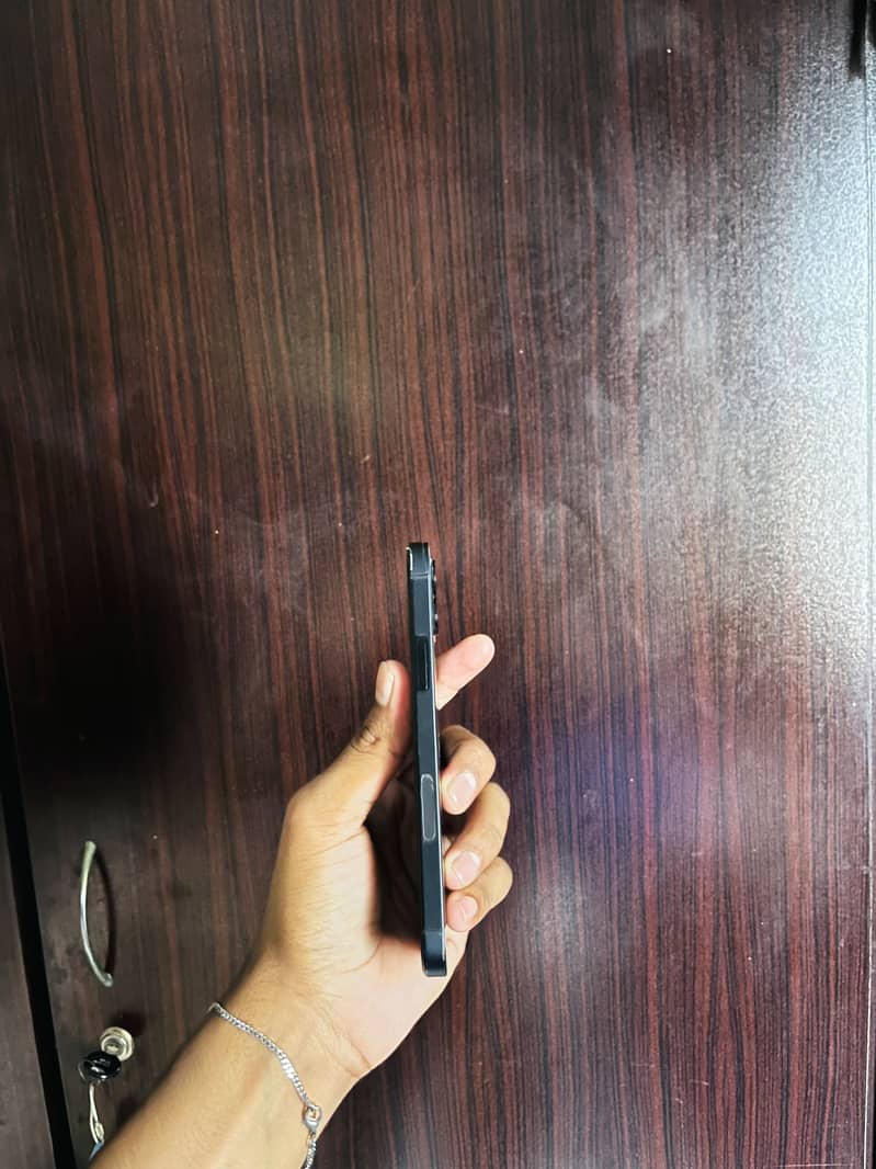 Apple iPhone 12 4
