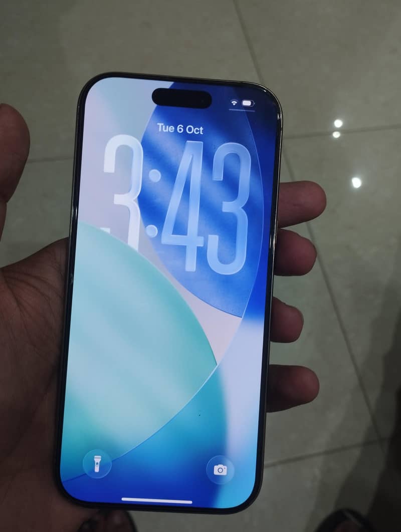 Apple iPhone 16 Pro 0