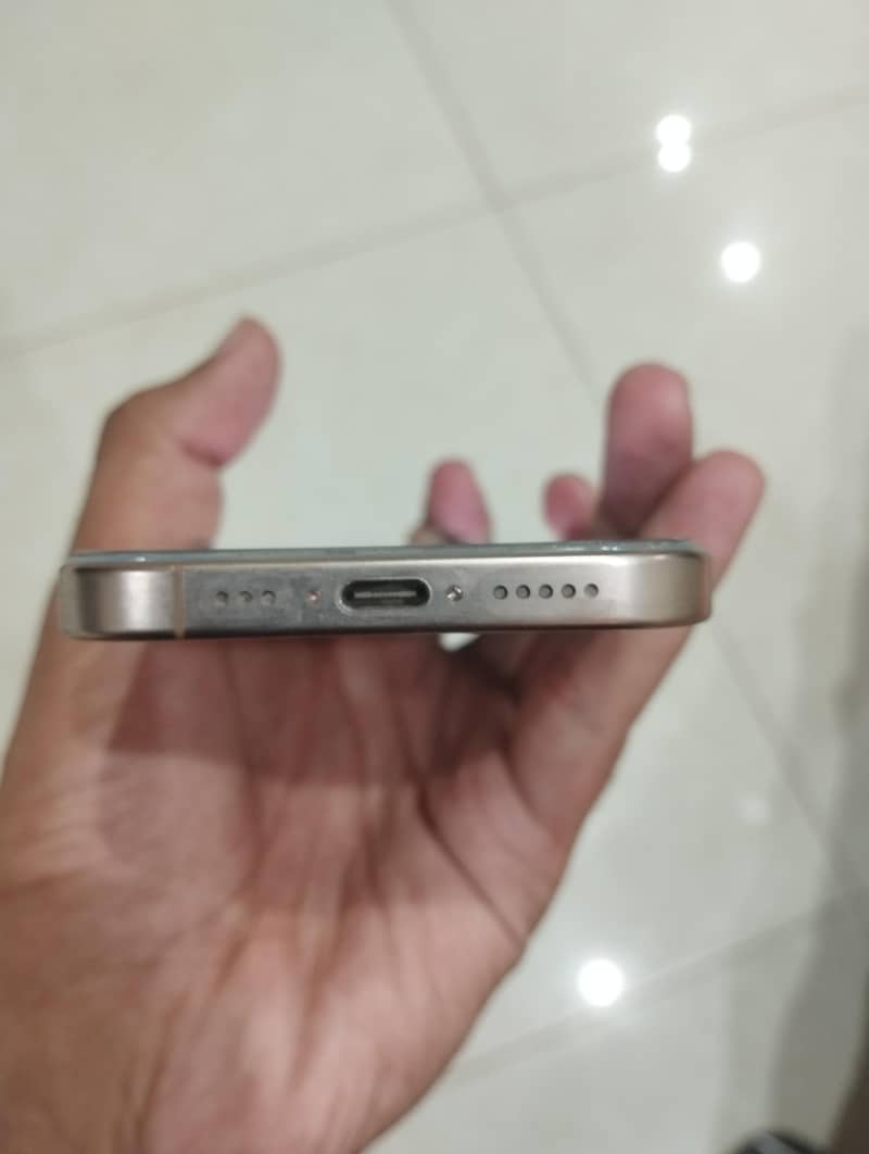Apple iPhone 16 Pro 2