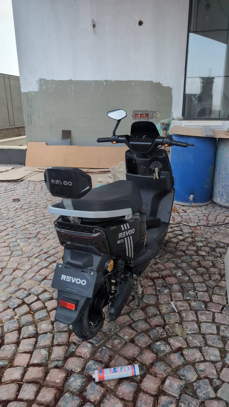 Revoo A12 1