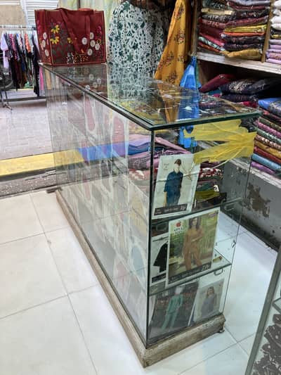 Shop display glass 2 counter urgent sel