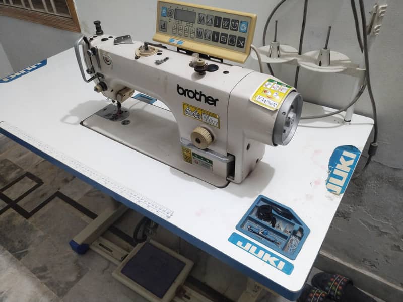 Auto sewing machine 3